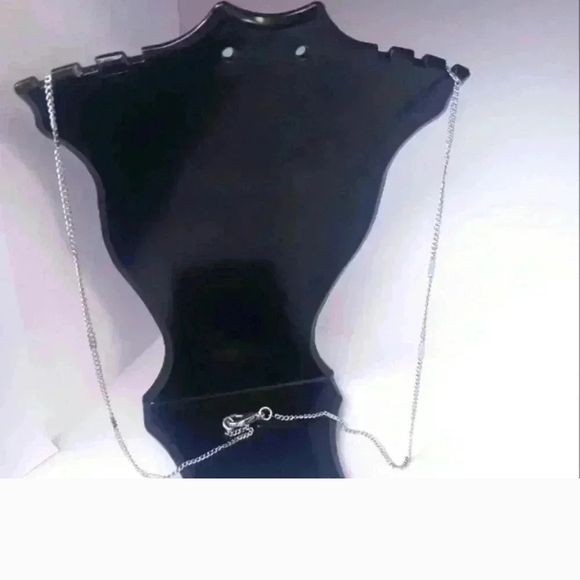 Green Turtle Pendant Necklace - Picture 3 of 3